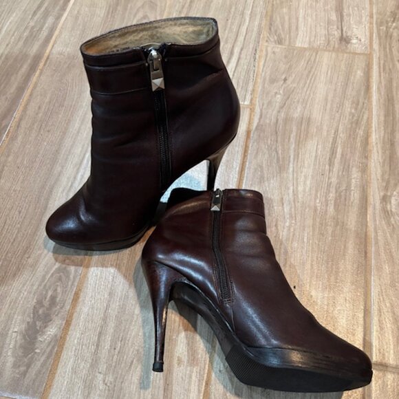 Michael Kors Chocolate Brown High Heeled Bootie Size 6 - Picture 2 of 2